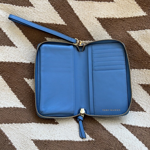 TORY BURCH IVY SMARTPHONE WRISTLET - Picture 3 of 6